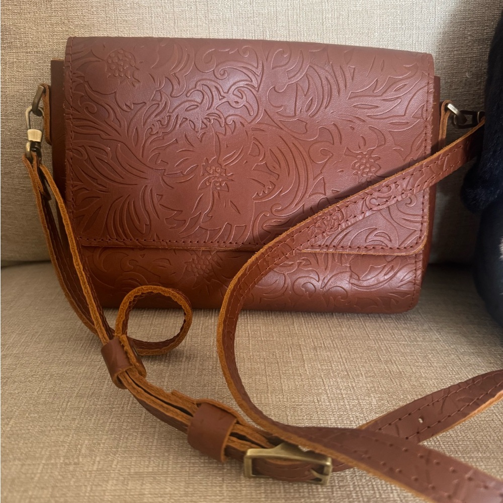 Portland Leather Good Metro Crossbody in Meadow (Large)